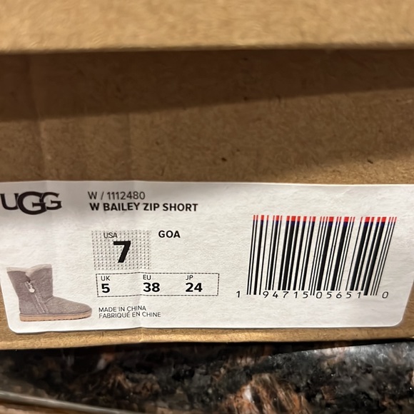 UGG Bailey light gray - Picture 4 of 4